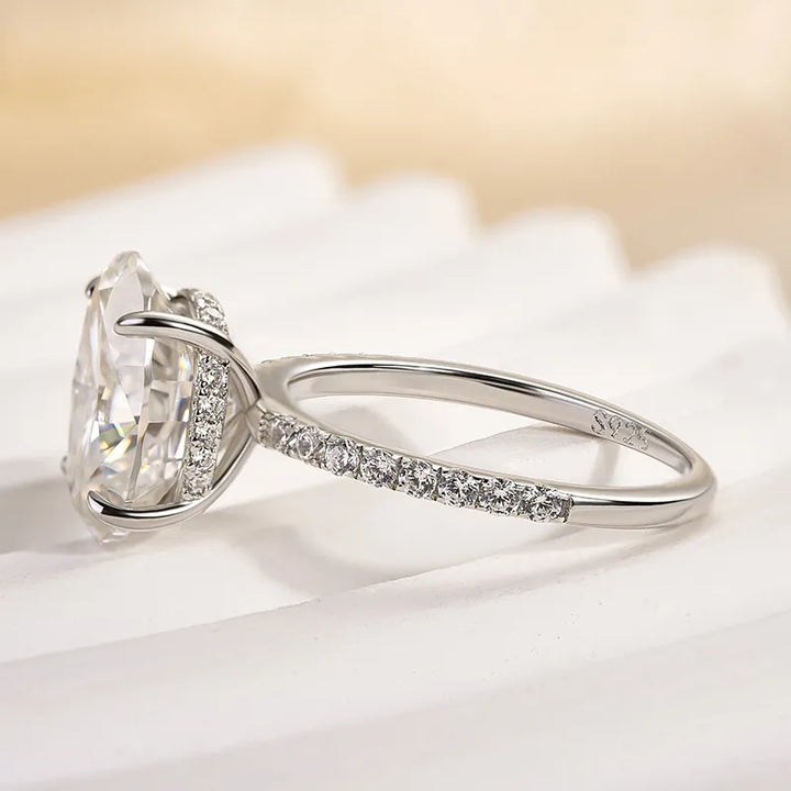 Moissanite 4.0 Carat Oval Cut Engagement Ring In Sterling Silver